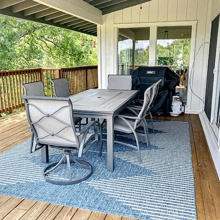 Peaceful Retreat On Quiet Cove On Lake Travis